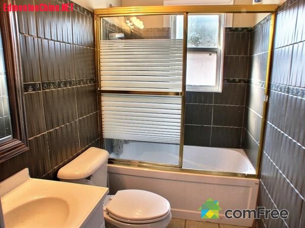 bathroom-1-and-a-half-storey-for-sale-glenora-alberta-big-2235811.jpg