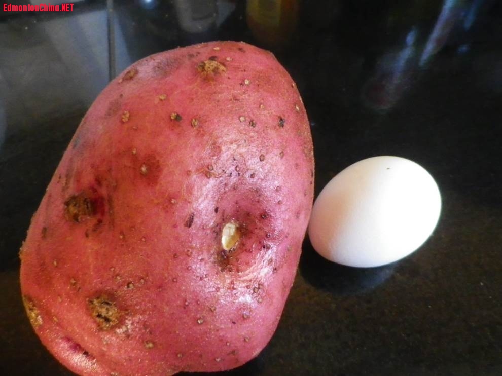 2 pound potato zoom.jpg