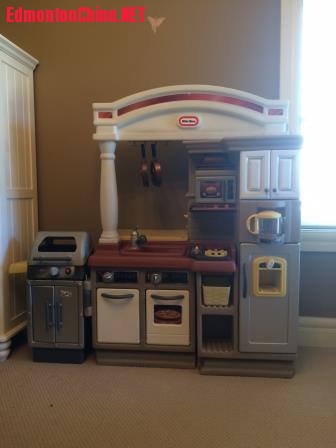 Little_Tikes_Kitchen.JPG